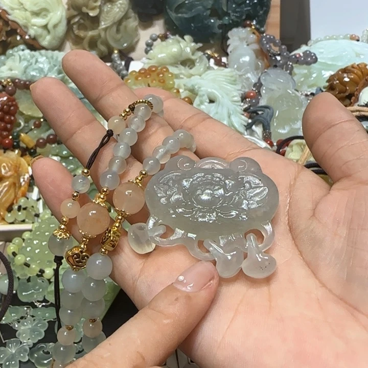 蛇纹石玉未镶嵌吊坠