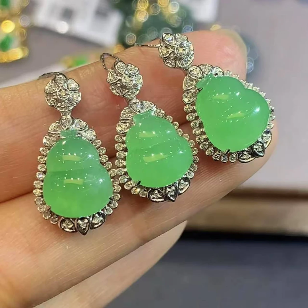 18k天然翡翠挂件 L2010 多样性发其一