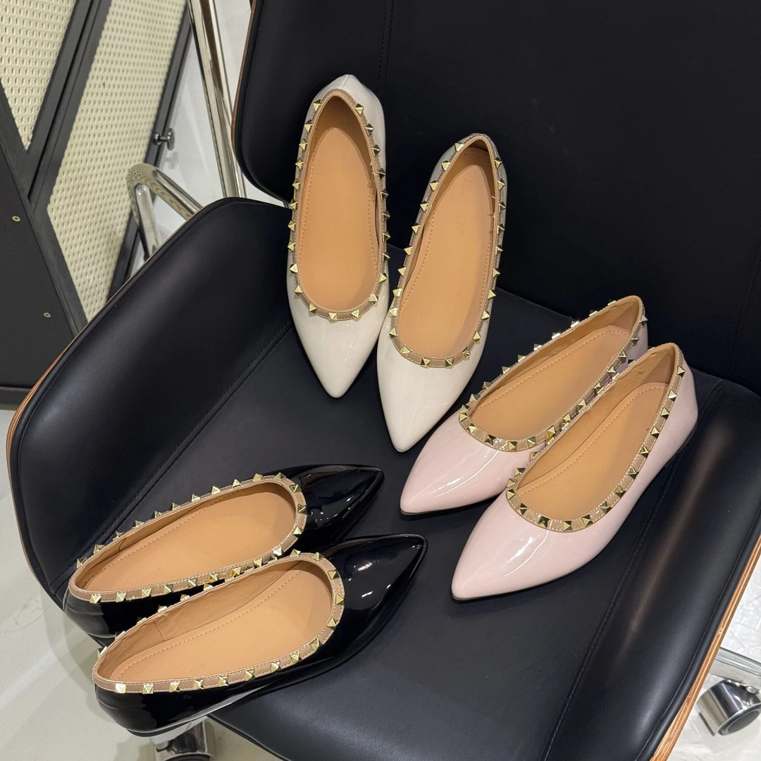 【胖福福大码女鞋】铆钉尖头平底鞋女浅口单鞋软底粗跟小皮鞋889-2