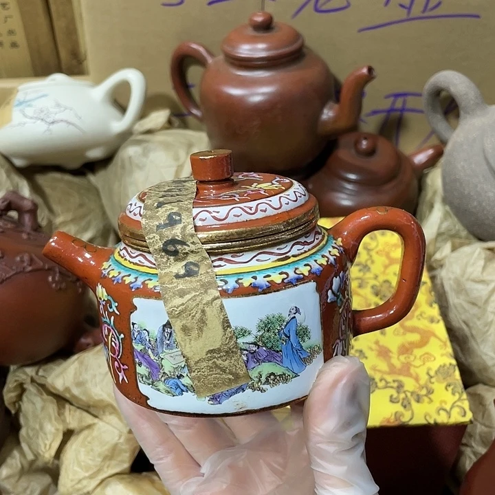 紫砂茶壶矿泥料，手工制作的一把紫砂壶。