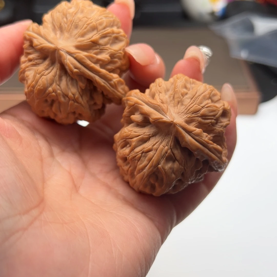 文玩核桃吊坠红锦鲤47