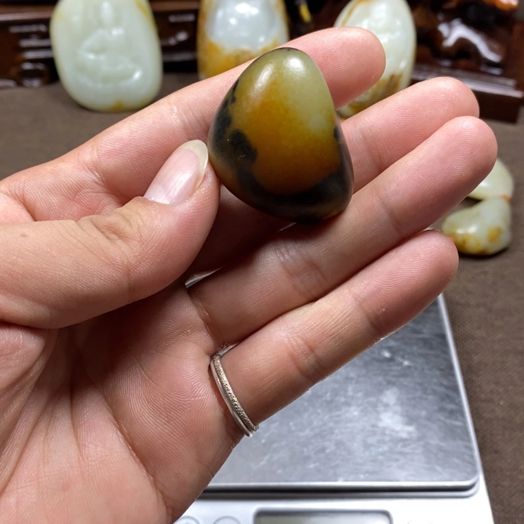 和田玉未镶嵌把件