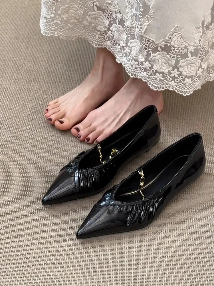羊皮版~V口尖头褶皱平底绝美小单鞋女法式金属链条通勤气质奶奶鞋