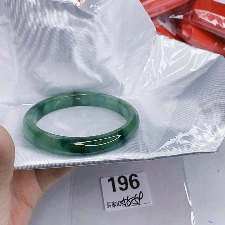 翡翠未镶嵌手镯一图一物实物为准（微瑕处理）