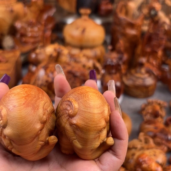 华***革太行崖柏手把件的设计和制作