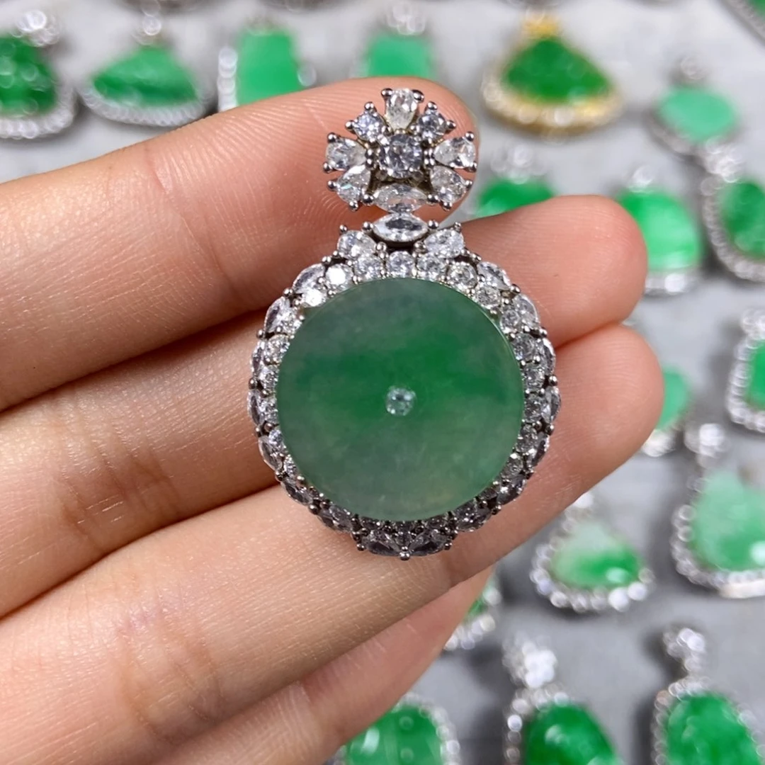 颈饰未镶嵌翡翠平安扣