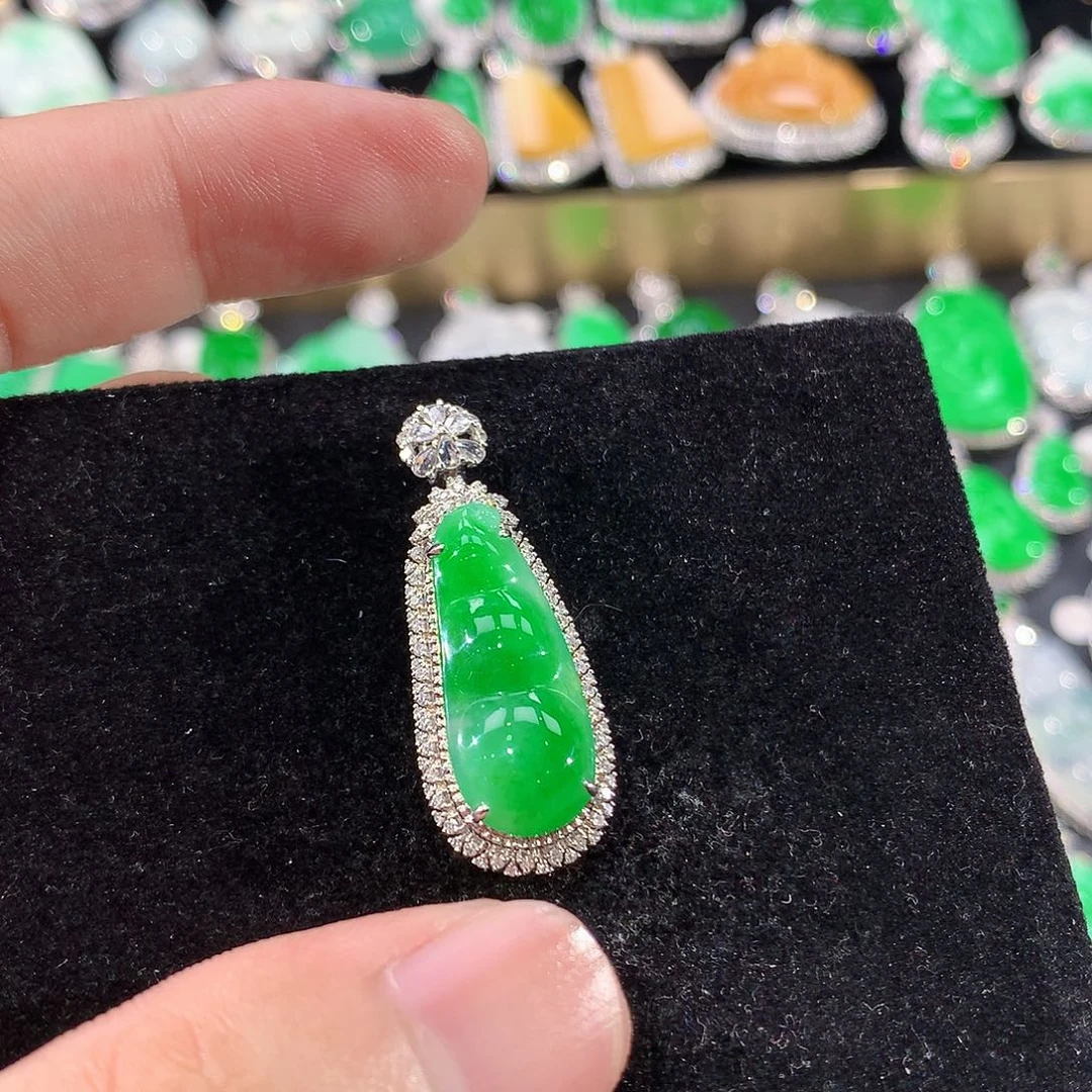 翡翠18K金镶嵌颈饰