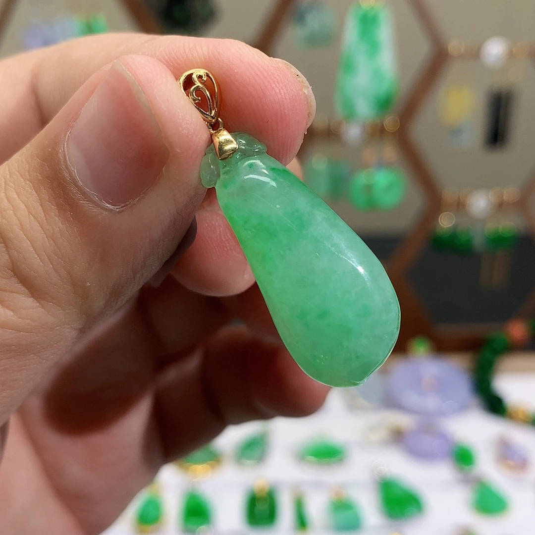 颈饰18K金镶嵌翡翠天然翡翠吊坠