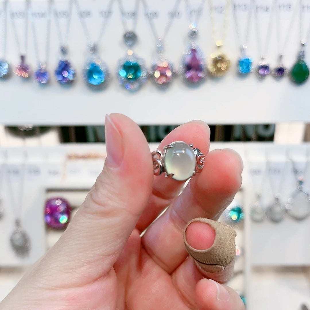 痴****岫玉足银镶嵌戒指