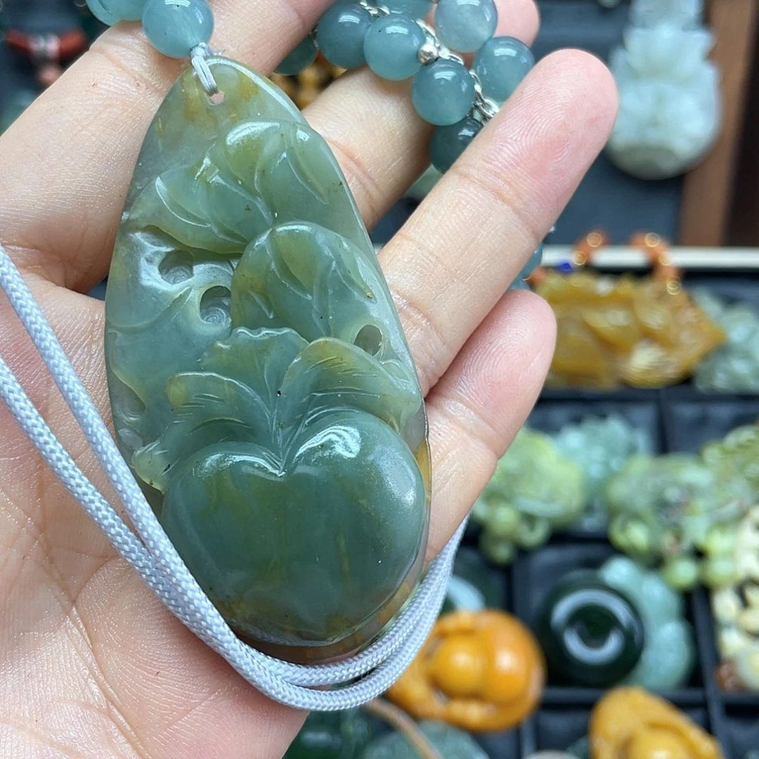 蛇纹石玉未镶嵌颈饰