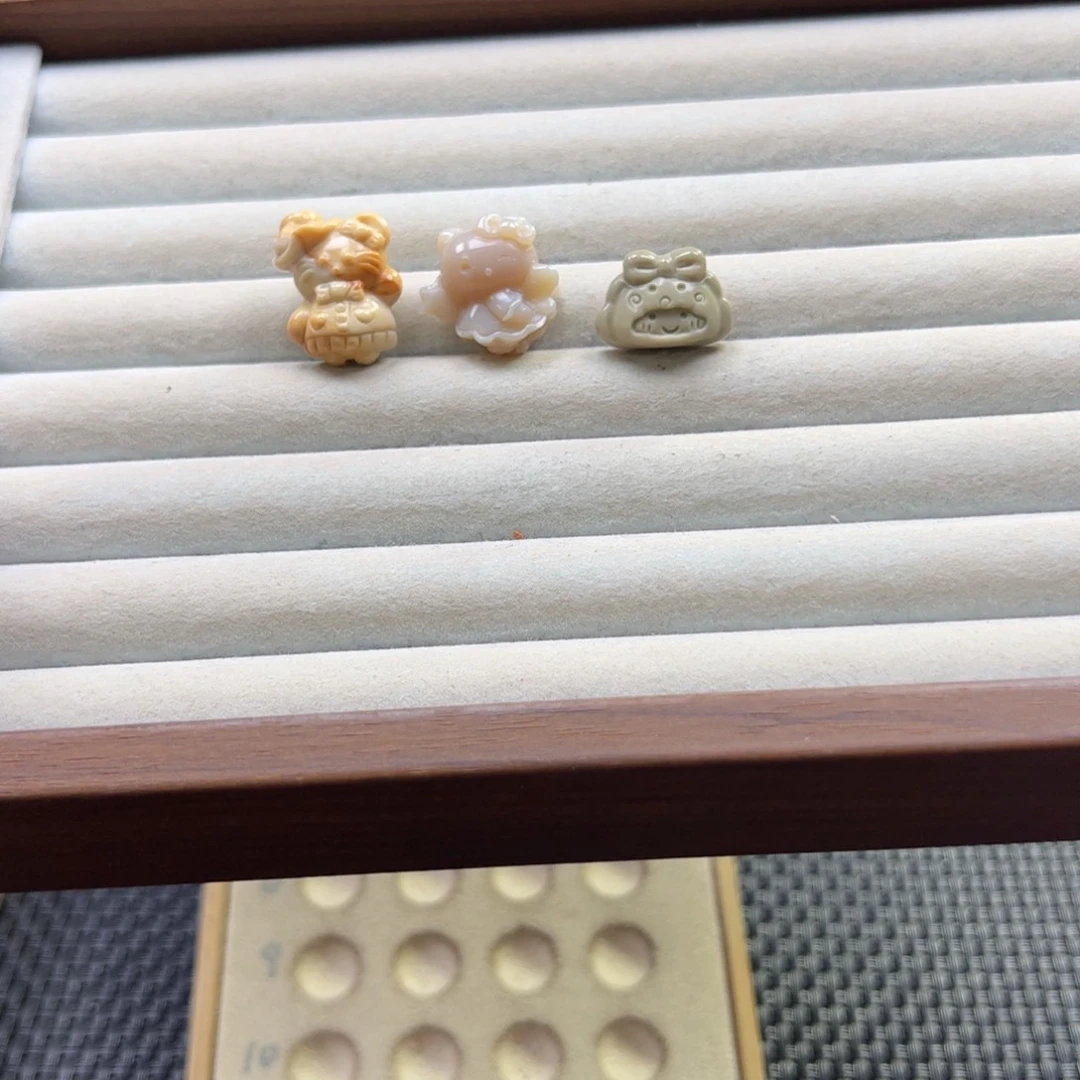 尧***宝石英质玉未镶嵌珠宝半成品