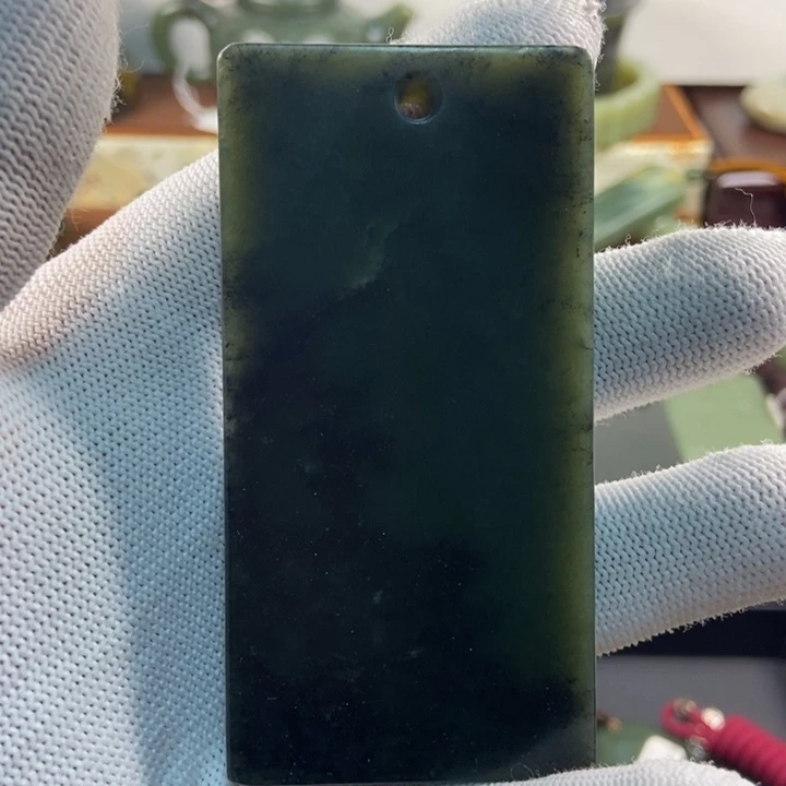 透闪石质玉未镶嵌把件