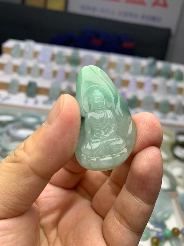 天然翡翠A货 糯冰飘花 阿弥陀佛 水头颜色漂亮