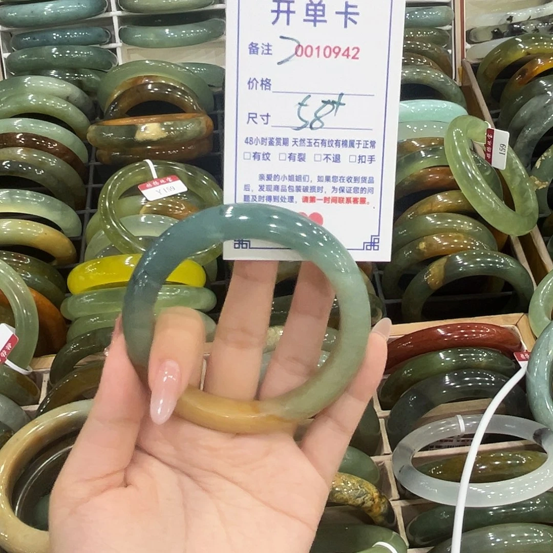 路***璐未镶嵌蛇纹石玉手镯
