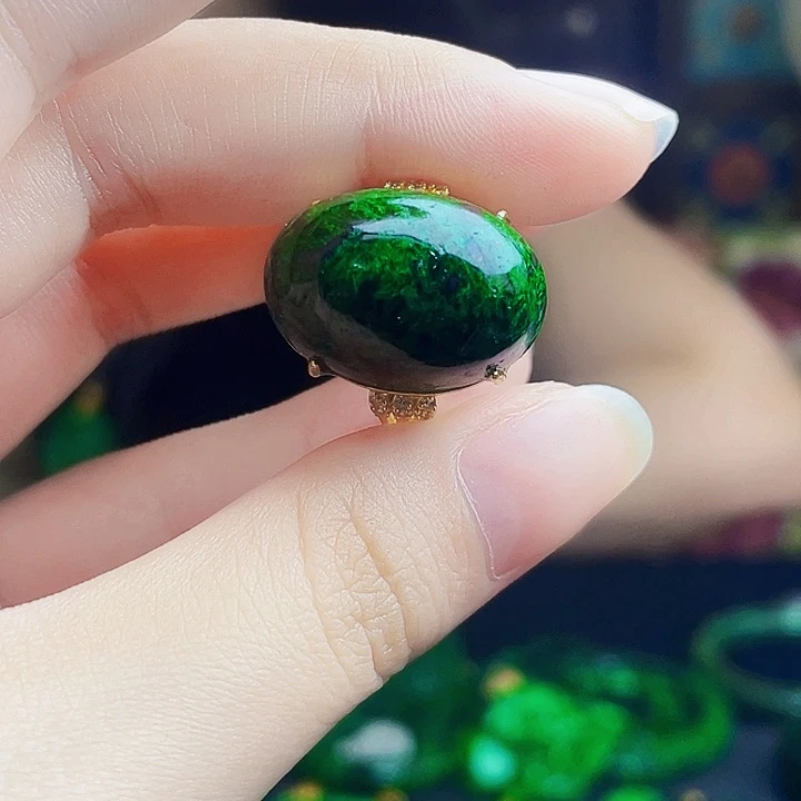 颈饰未镶嵌翡翠多样性