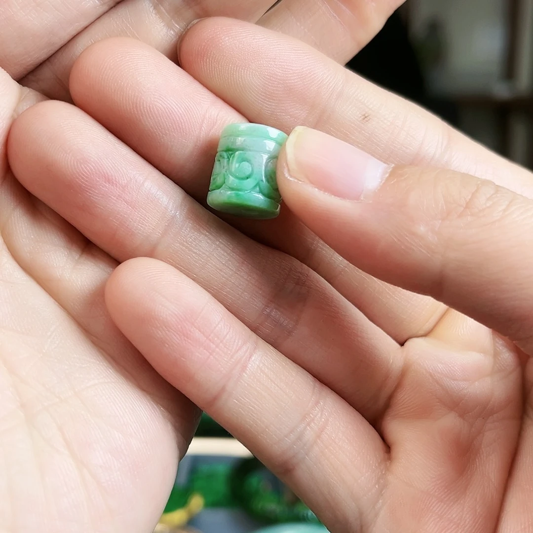 翡翠颈饰未镶嵌吊坠