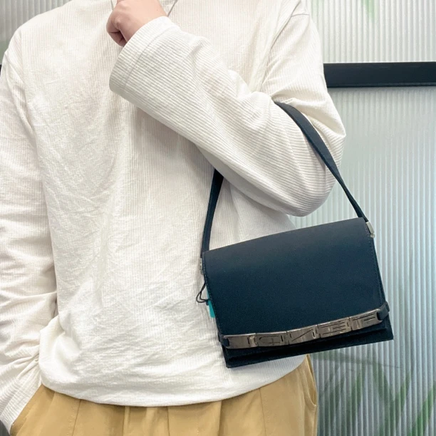 95新 FENDI/芬迪 【龙】24PP06 黑色单肩斜挎包