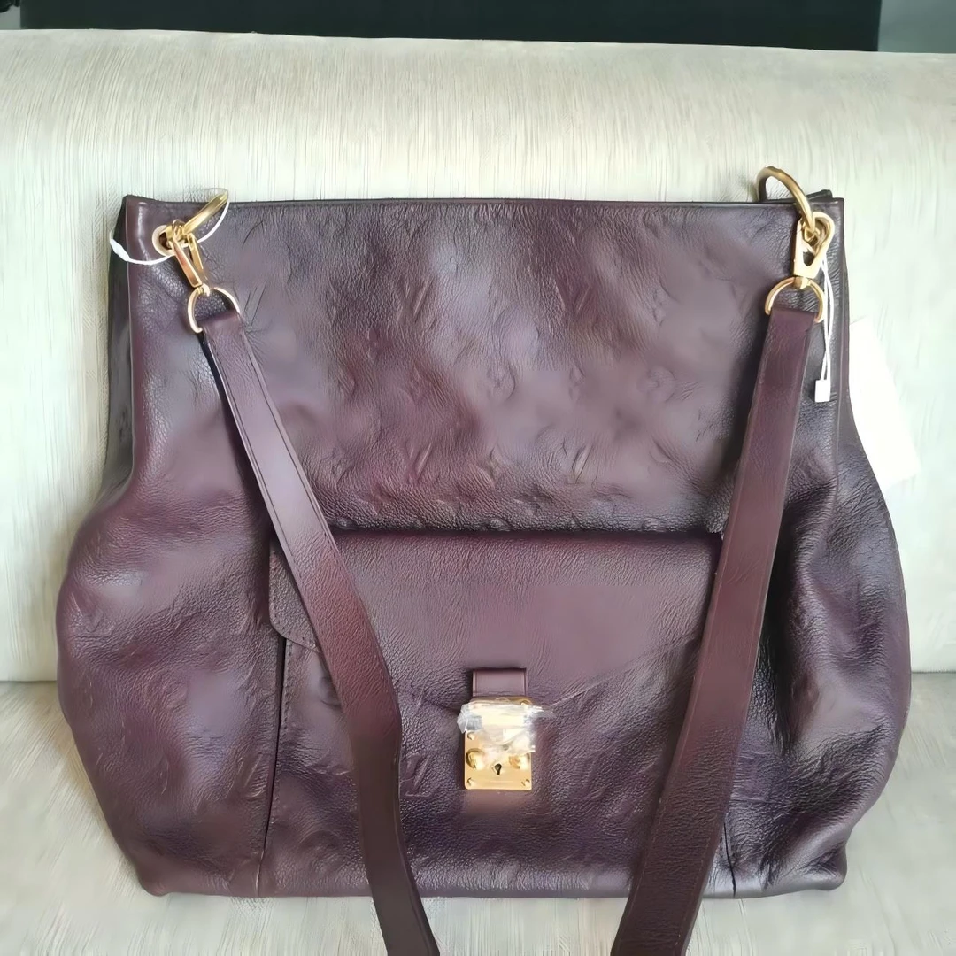 95新 LouisVuitton/路易威登 20-37酒红色压纹印花单肩包