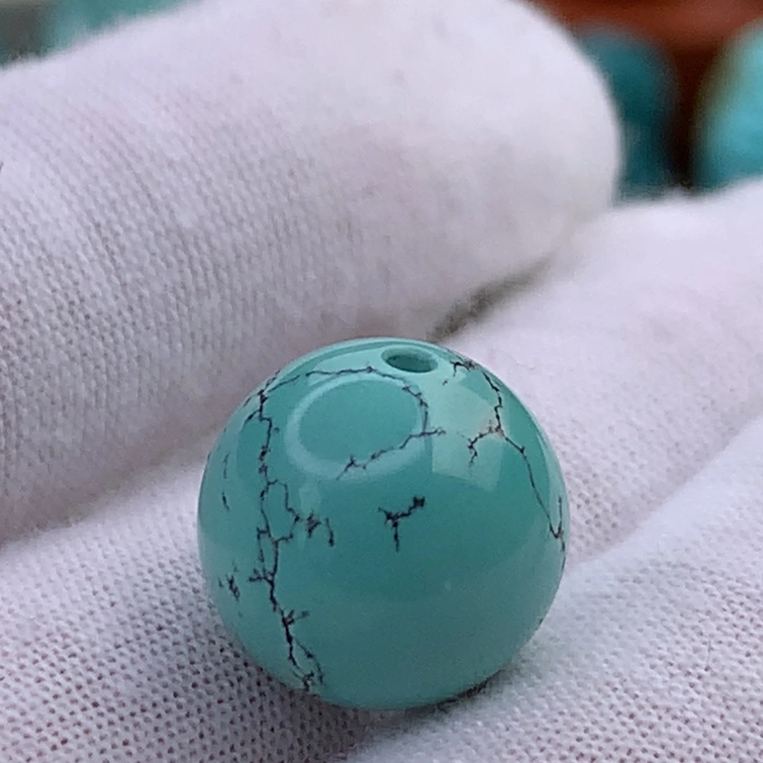 绿松石未镶嵌珠宝奇石原矿绿松石圆珠