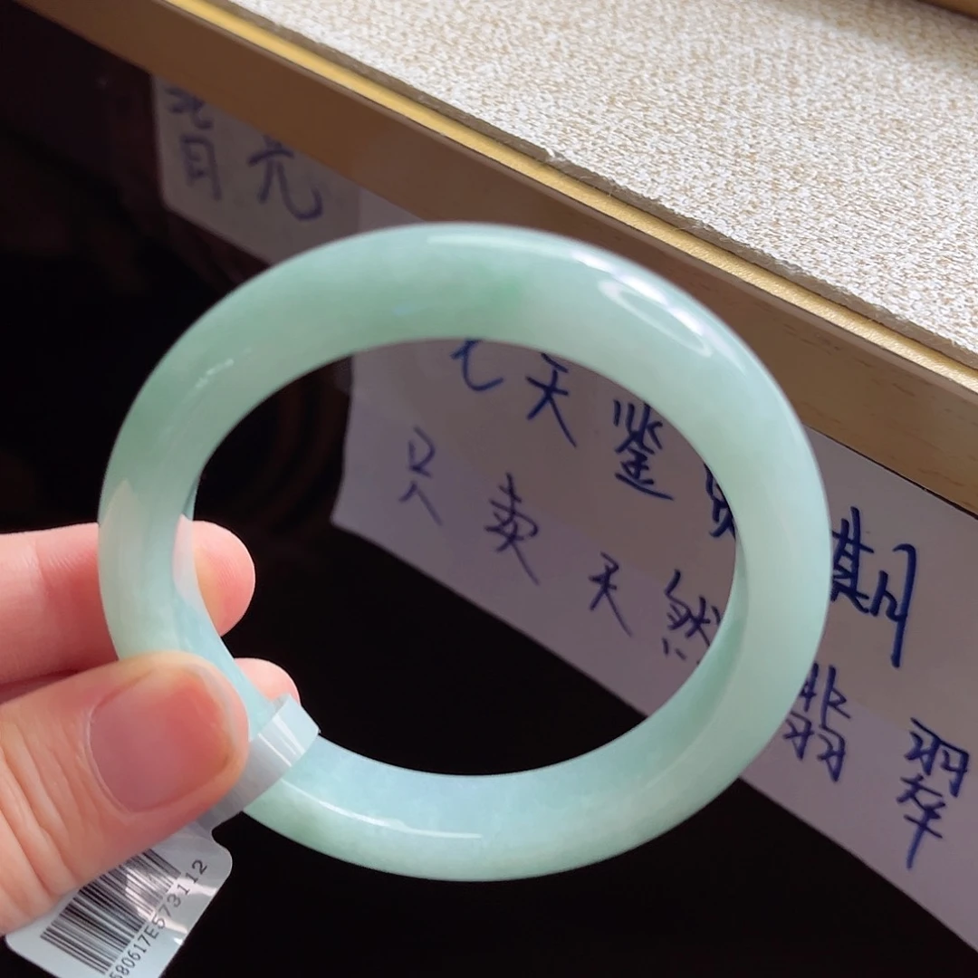 翡翠手镯未镶嵌手镯