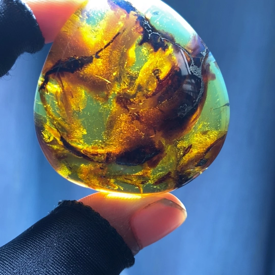 未镶嵌琥珀裸石。。。