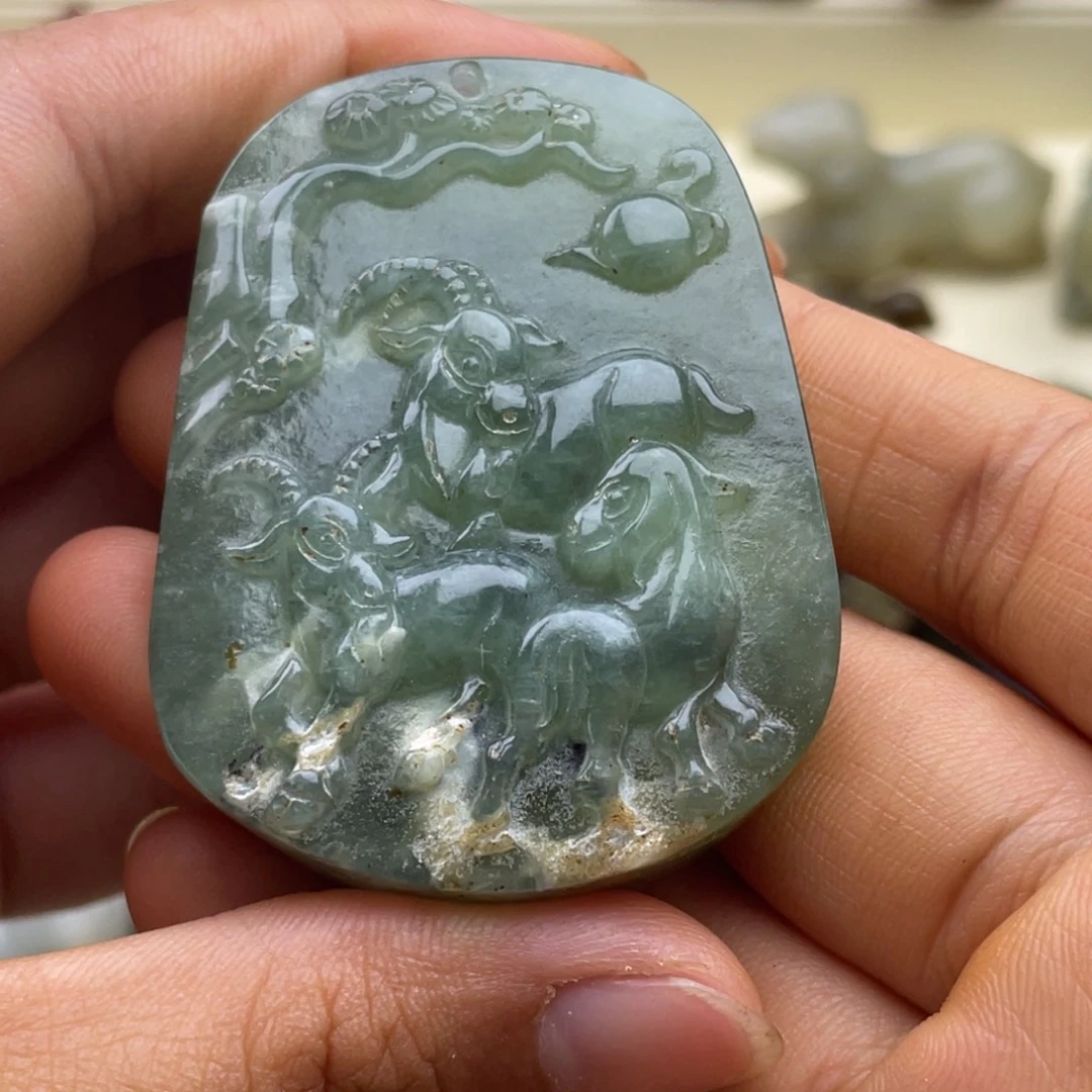 蛇纹石玉未镶嵌颈饰