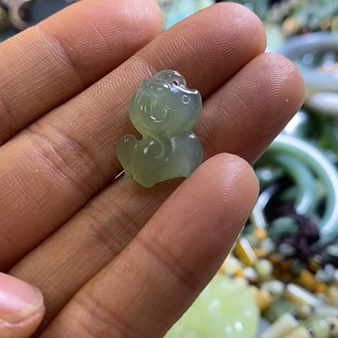 岫玉颈饰未镶嵌马