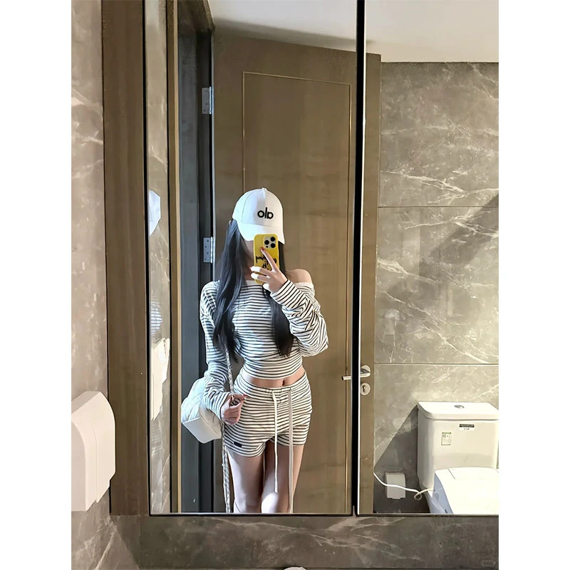 夏季新款修身显瘦穿搭小众设计款条纹上衣休闲简约抽绳短裤两件套