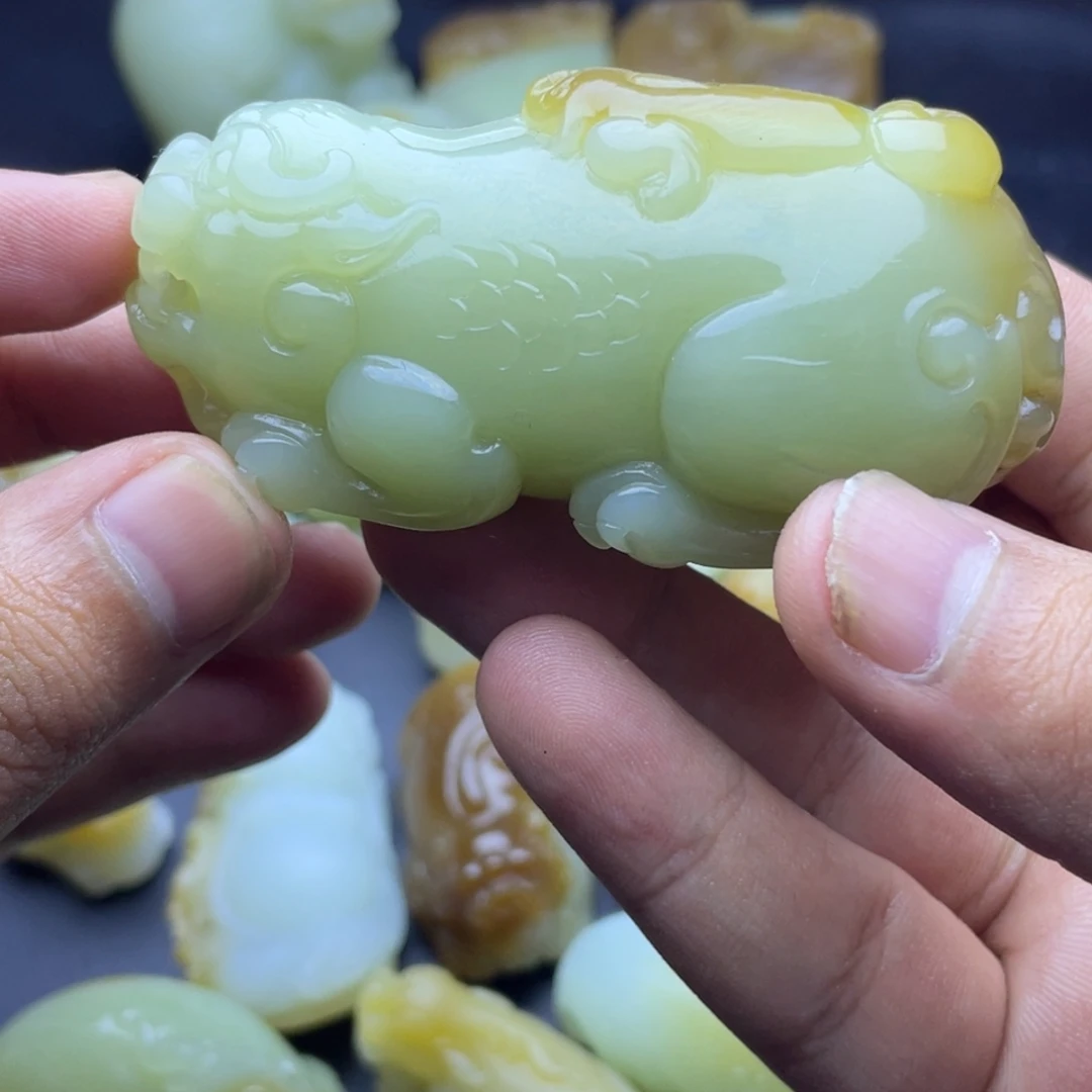 和田玉（糖玉）未镶嵌颈饰