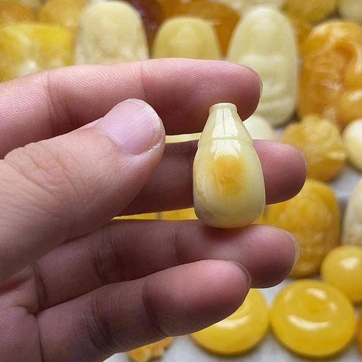 琥珀颈饰未镶嵌琥珀蜜蜡吊坠