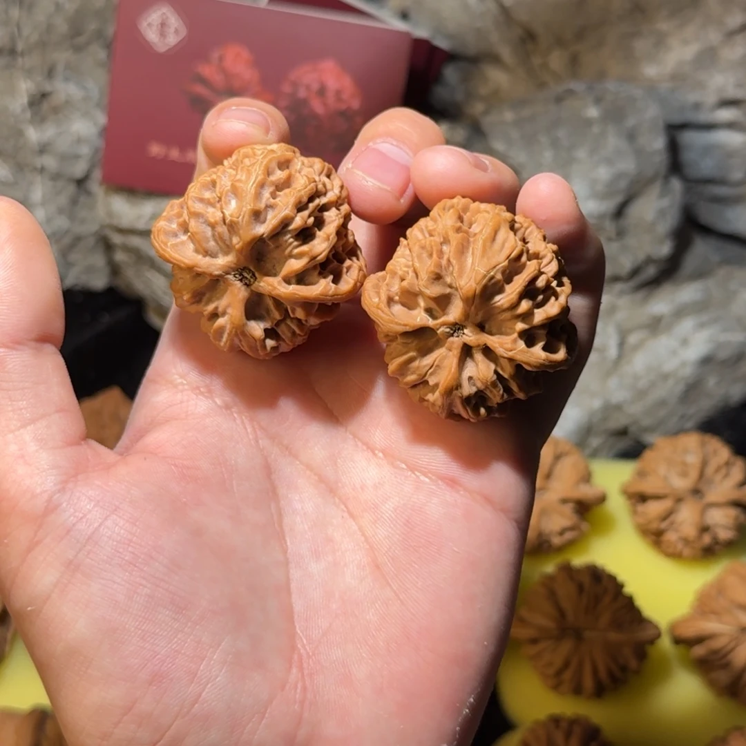 文玩核桃吊坠苹果园