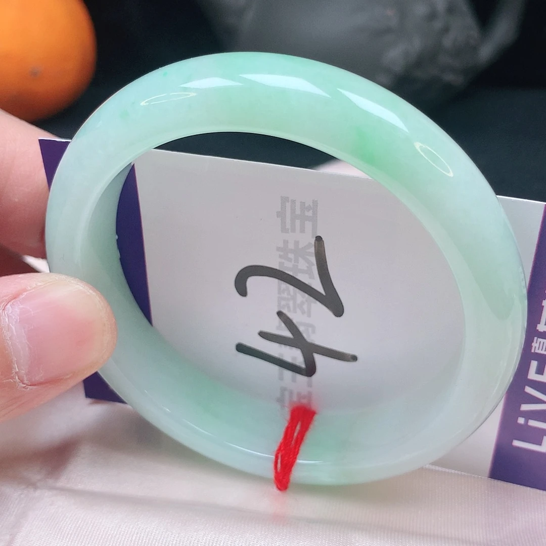 翡翠手镯未镶嵌57圈口