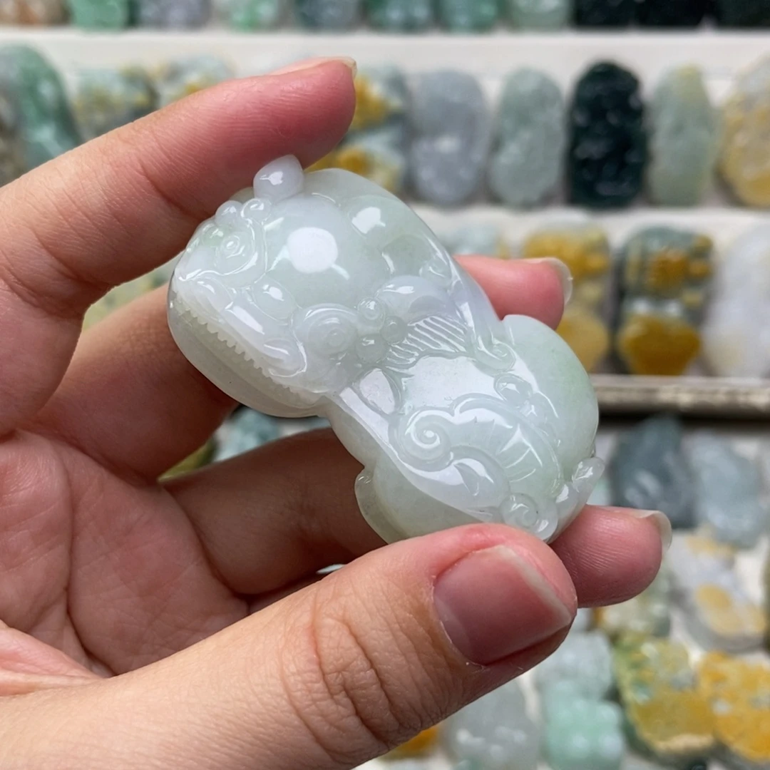 翡翠吊坠(赠链)未镶嵌