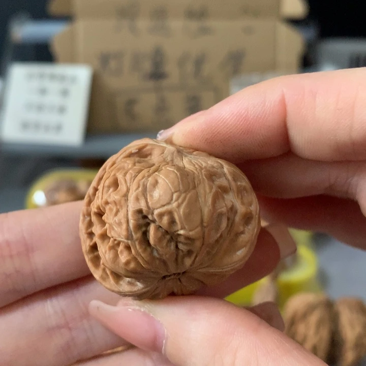 刚***好吊坠文玩核桃异形单只，有瑕疵