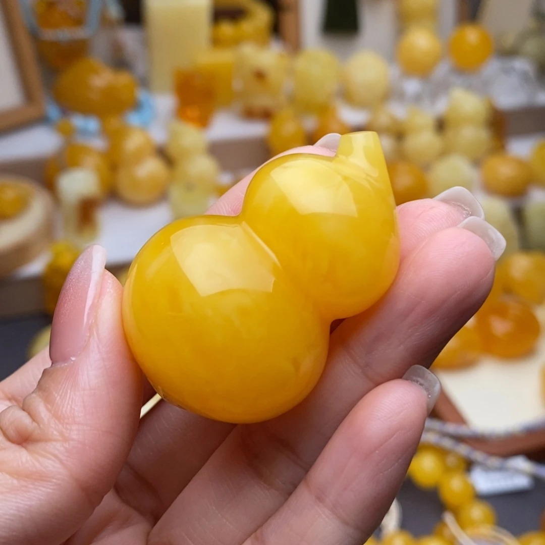 E***3蜜蜡未镶嵌颈饰葫芦