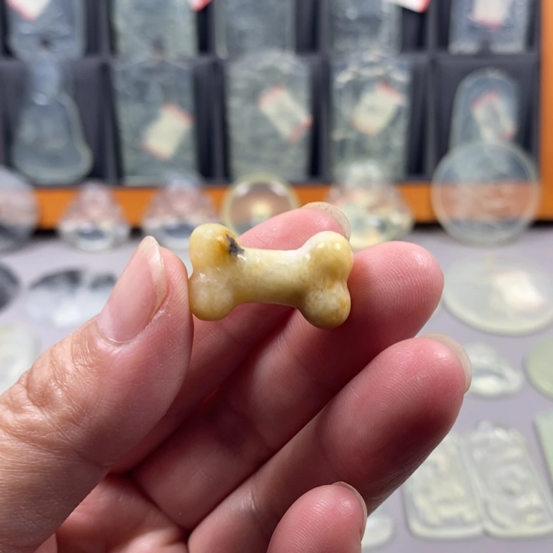 未镶嵌蛇纹石玉颈饰
