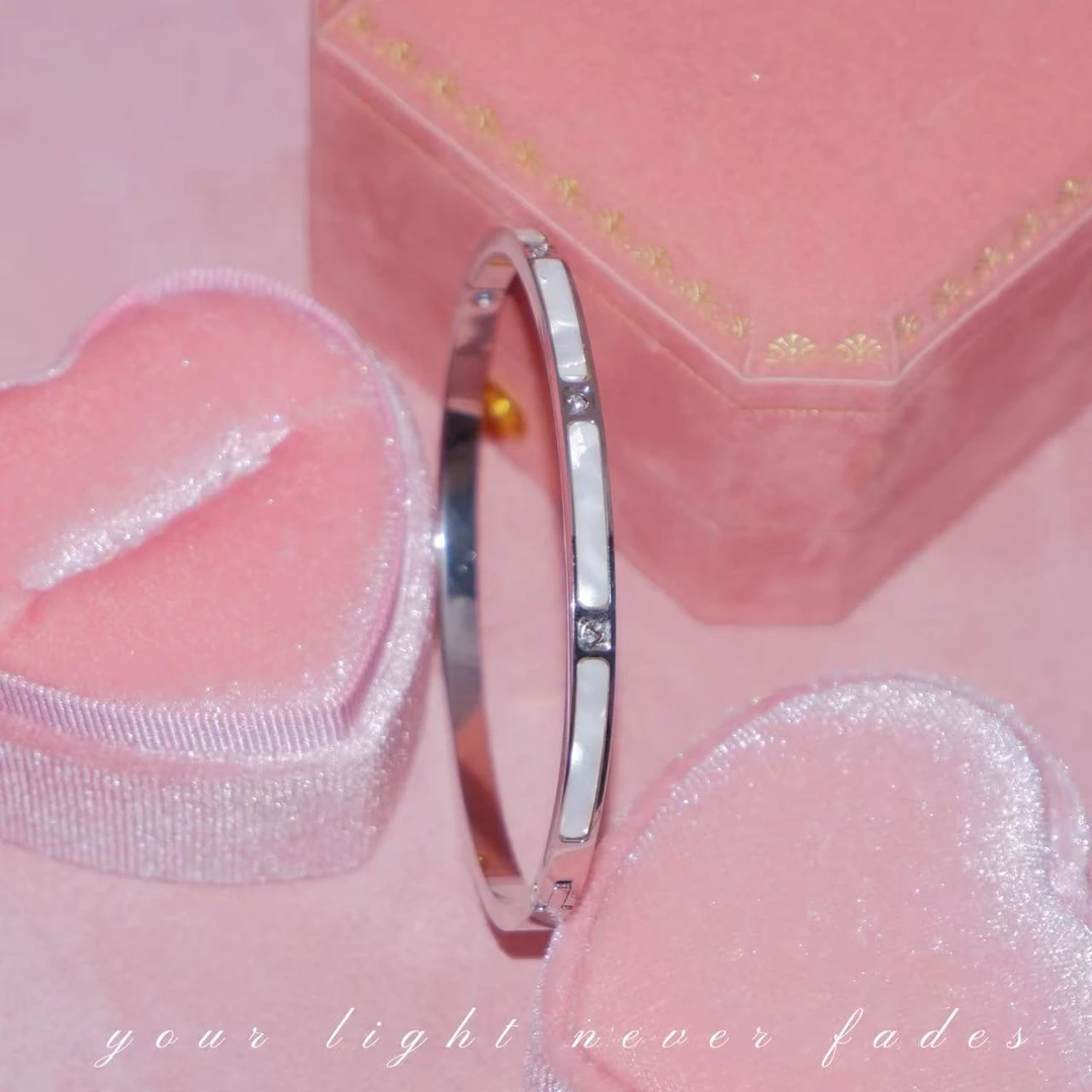 钛钢亚克力手镯 lunar Bracelet ~月光白钛钢手镯美式辣妹风