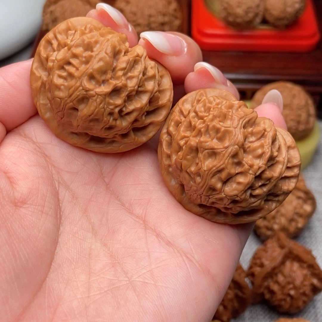 把件文玩核桃红皮桃心宫灯41