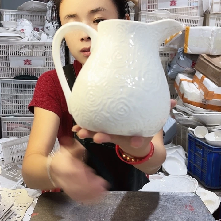盘微瑕….玫瑰水壶一个