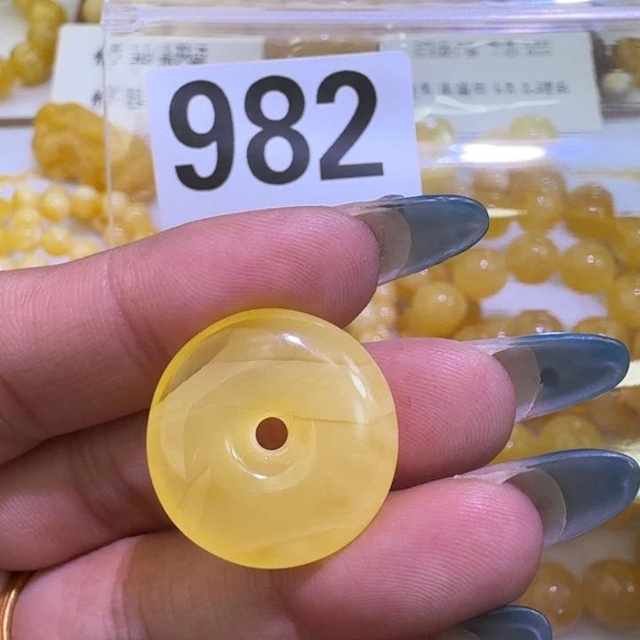 裸石琥珀未镶嵌22.7×6.8