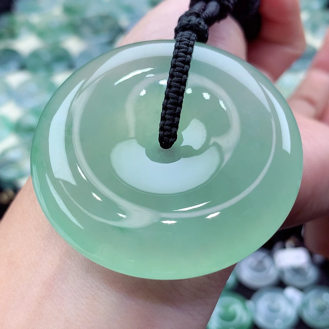 翡翠未镶嵌颈饰编号33。尺寸50.4-12.1