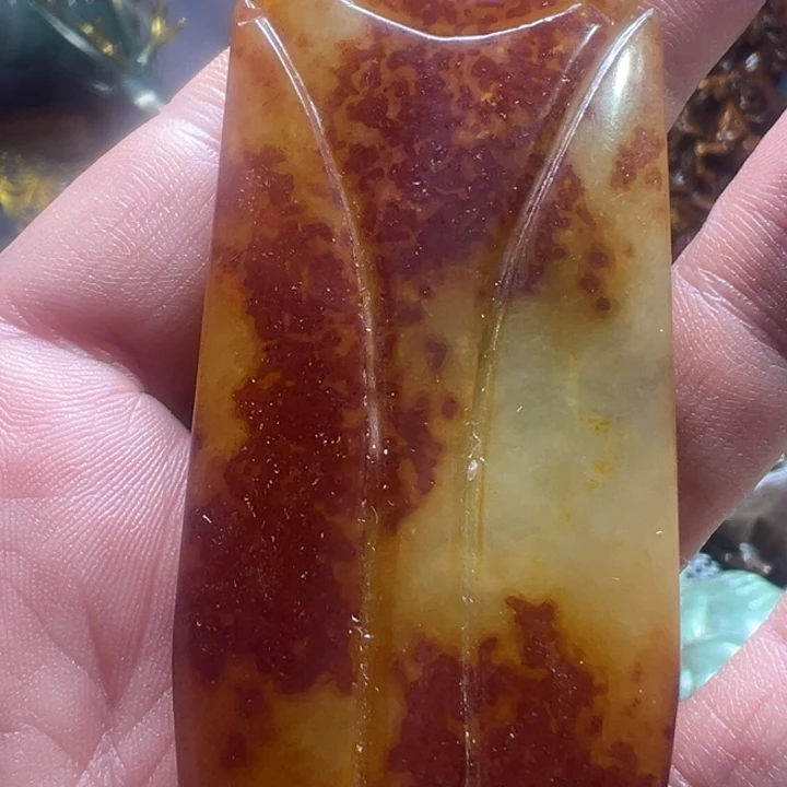 透闪石质玉未镶嵌颈饰