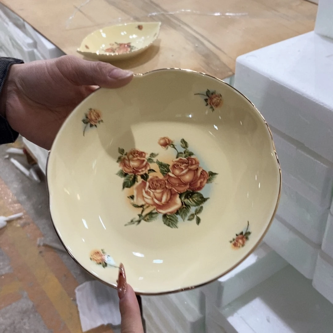 星博陶瓷……………………………………2