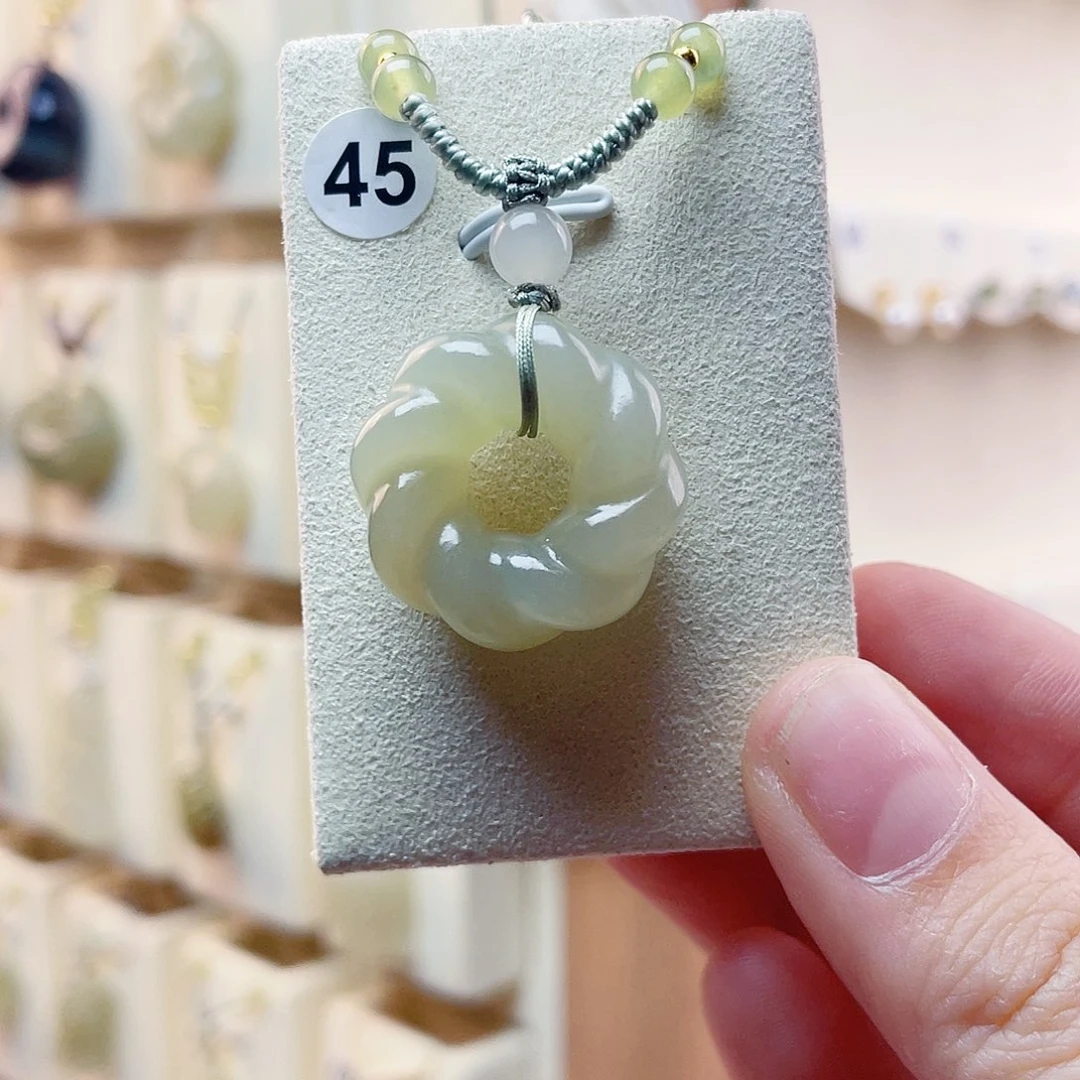 和田玉未镶嵌吊坠(赠链)