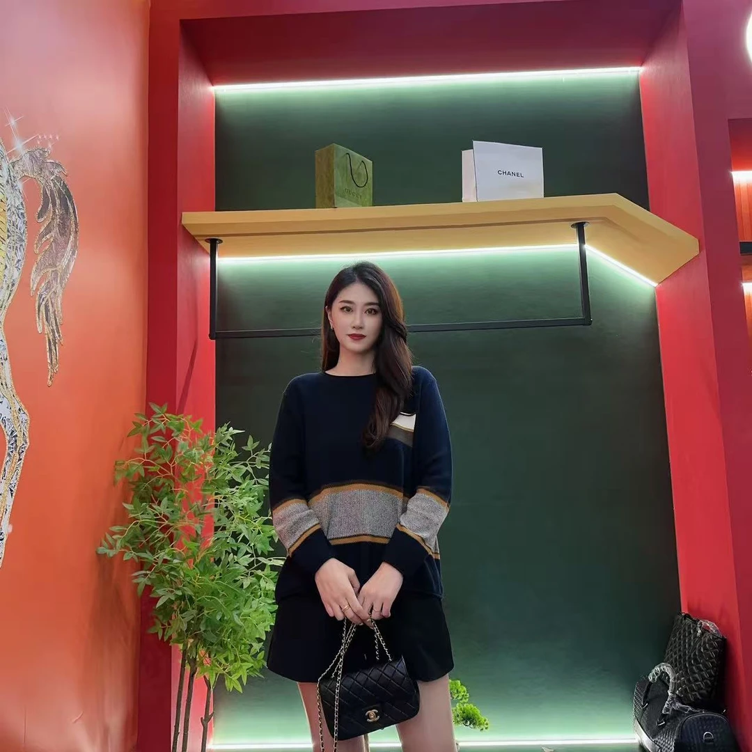 8128多金大码新宝蓝色气质减龄上衣早秋季长袖女装设计女
