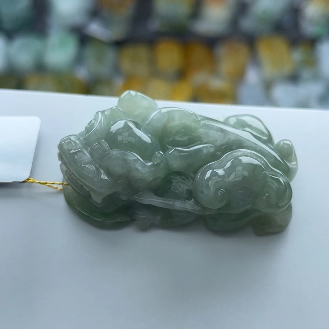 翡翠未镶嵌颈饰貔貅