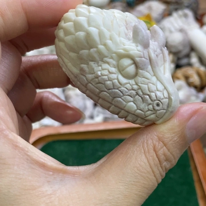 蓝***海配饰鹿角雕刻一个出