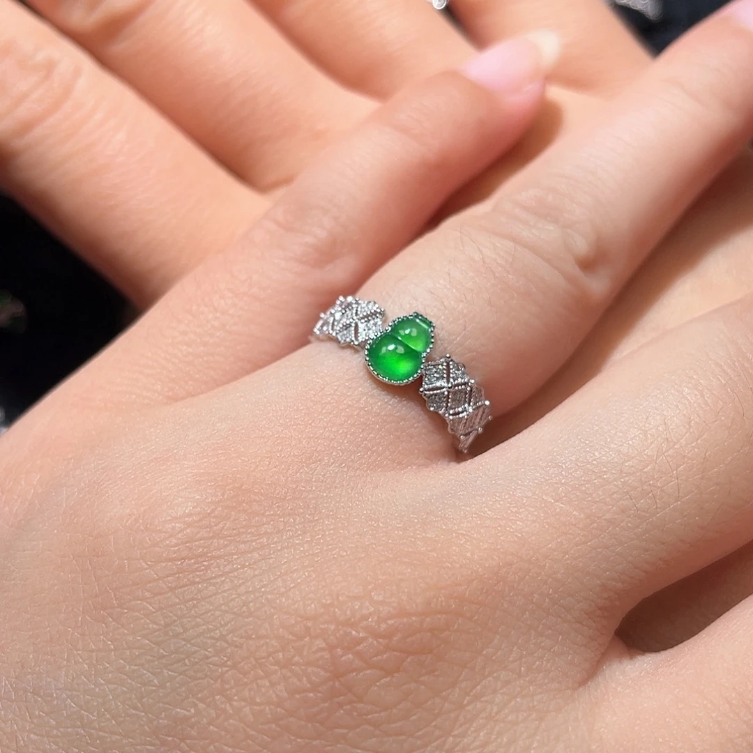 翡翠戒指18K金镶嵌南非钻