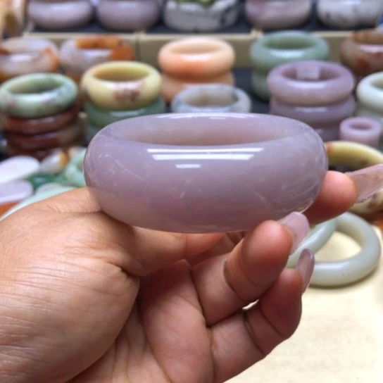 用***8石英岩玉手镯未镶嵌