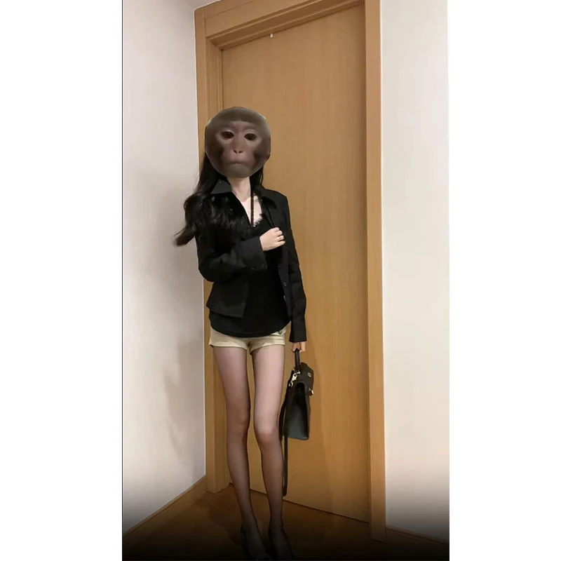 2025夏季新款高级感时尚气质衬衫+挂脖内搭上衣配卡其高腰短裤女